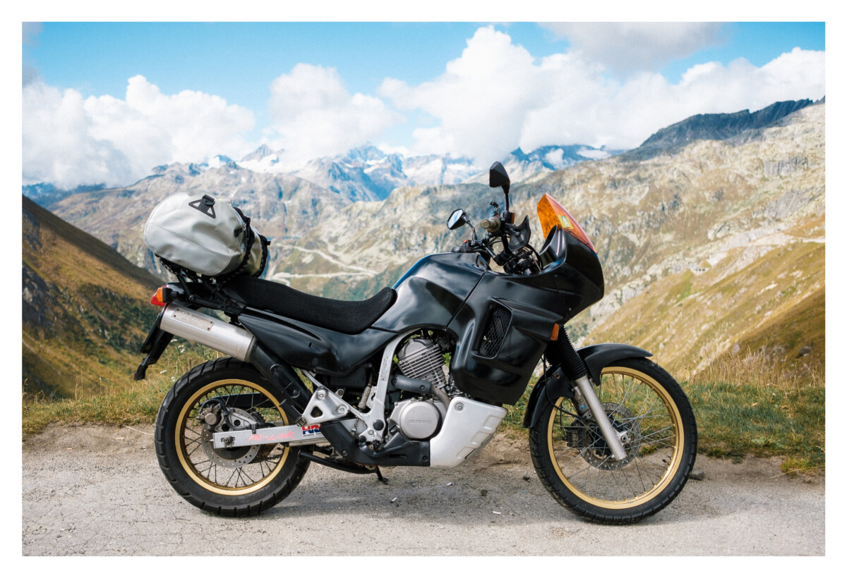 Honda Transalp 600 - Motorrad Mieten in der Schweiz 