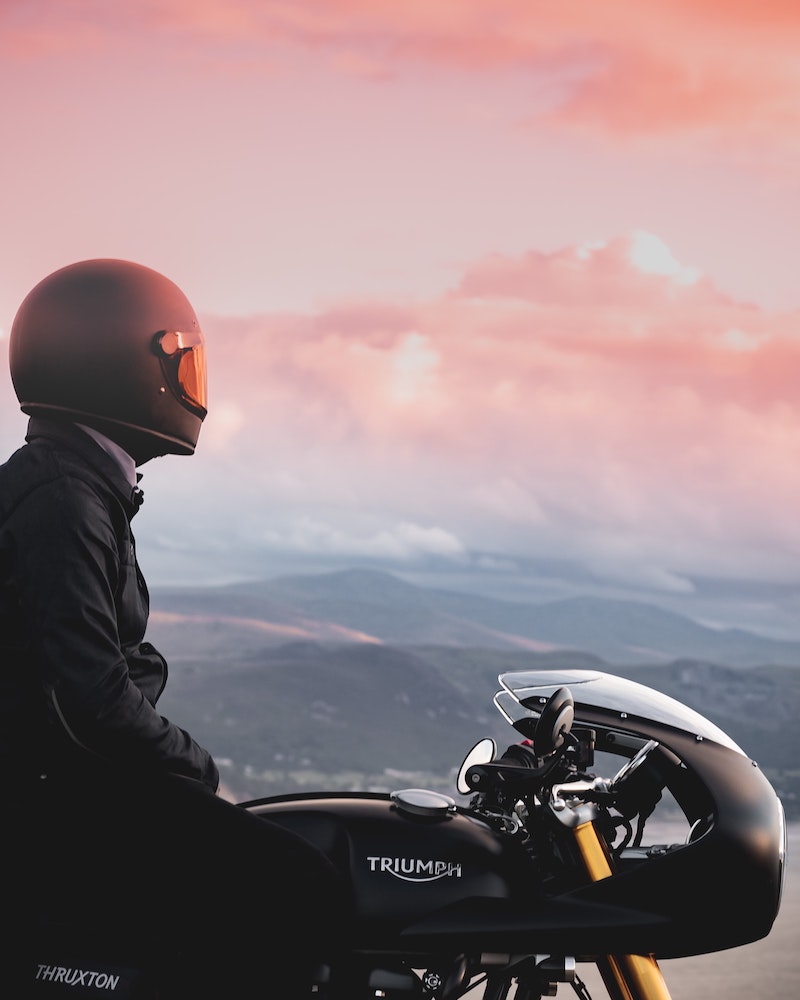 Cruizador Bern Berne Schweiz Switzerland Suisse Moto Motorrad Motorcycle Triumph Thruxton Bell helmet